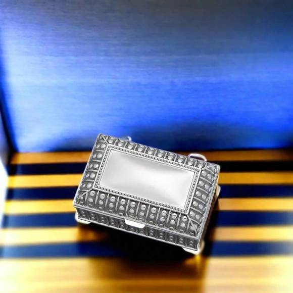 NEW CREATIVE GIFTS INTERNATIONAL rectangular box with beaded antique design in s - Picture 5 of 5